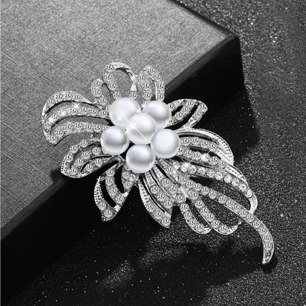 Elegant Silver Crystal Brooch with Pearls